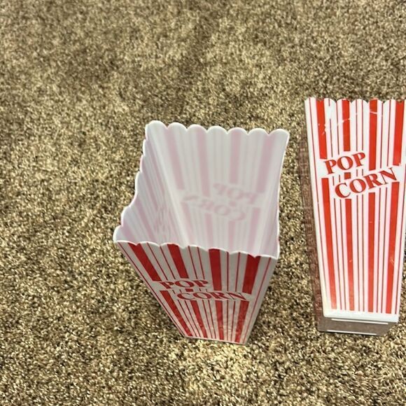 4 Hard Plastic Popcorn Containers - Picture 3 of 3